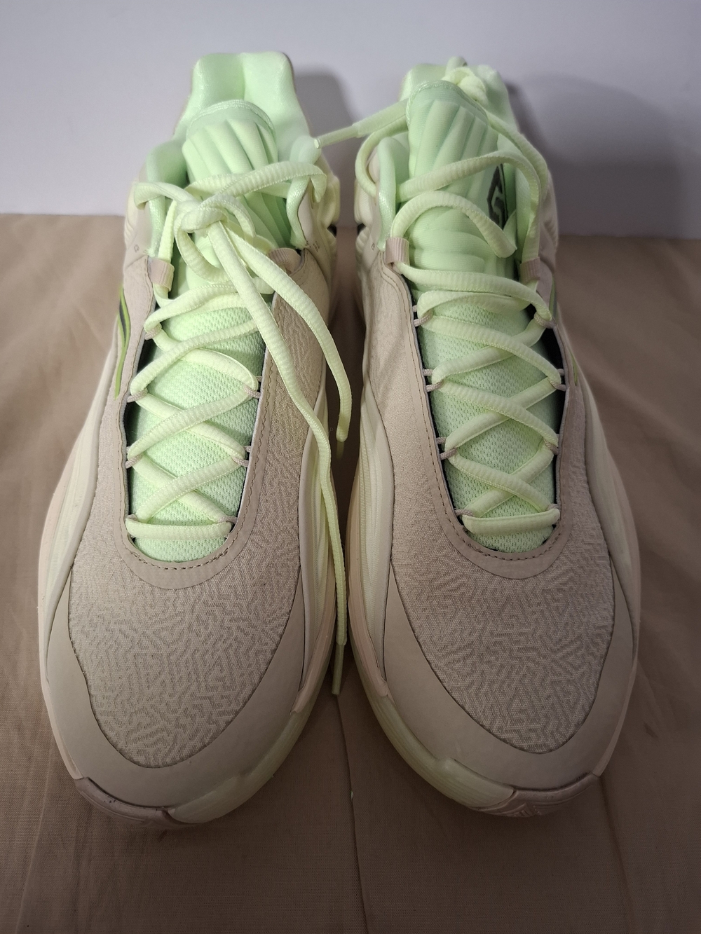 Nike Women's Sneakers in Pale Green and Cream